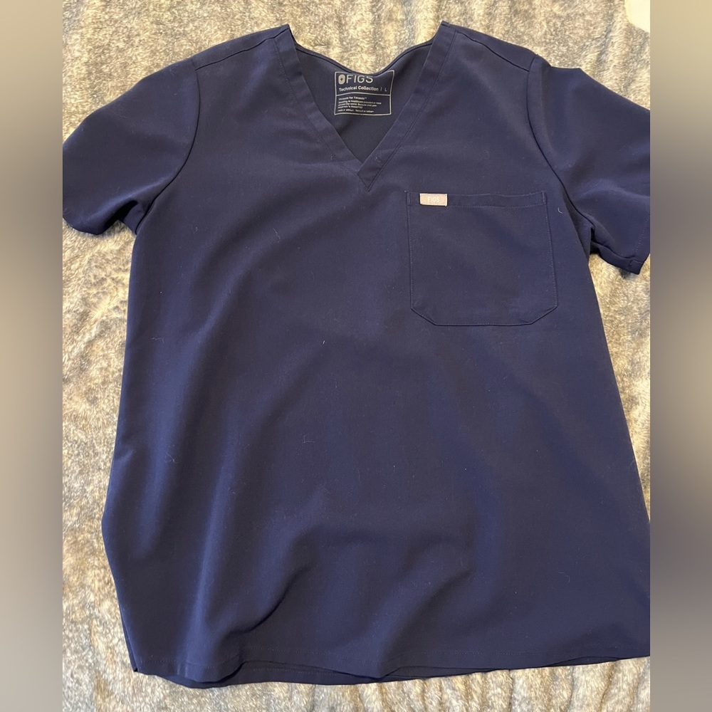 Figs scrub top